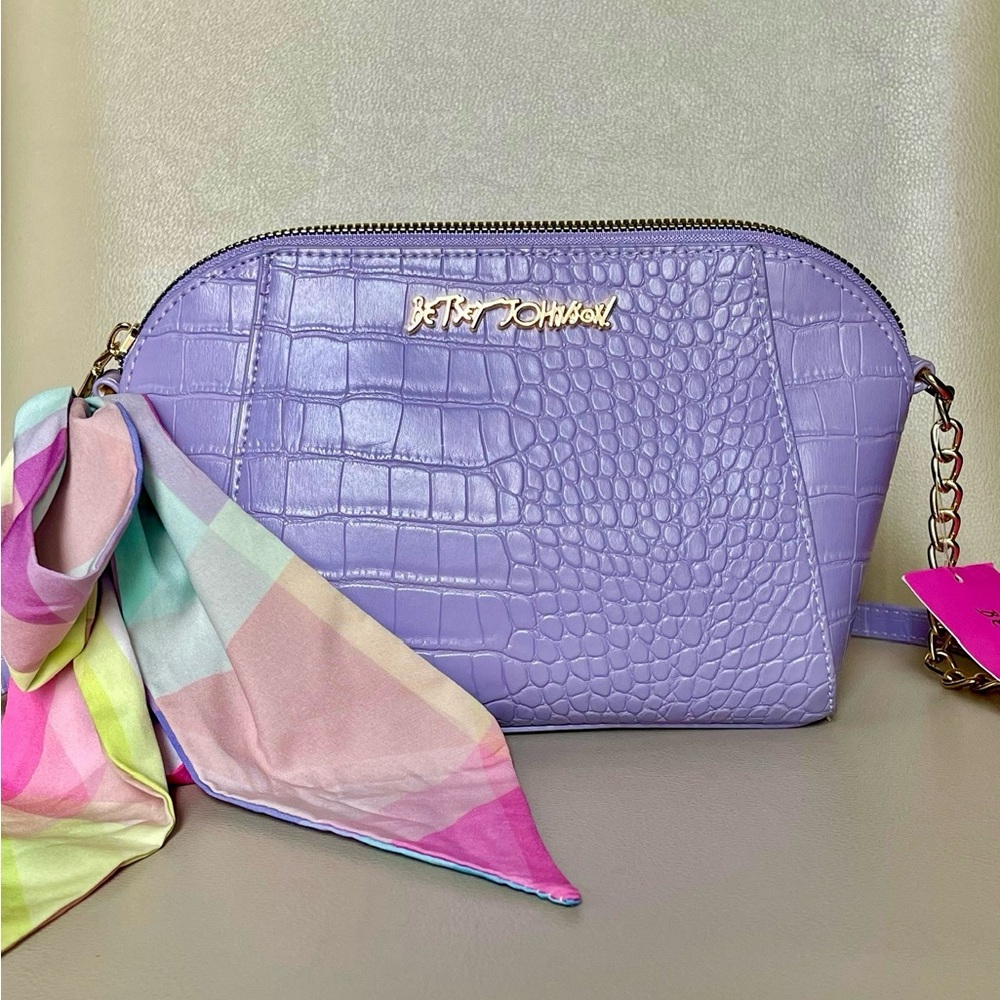 Betsey Johnson crossbody in lilac/purple color